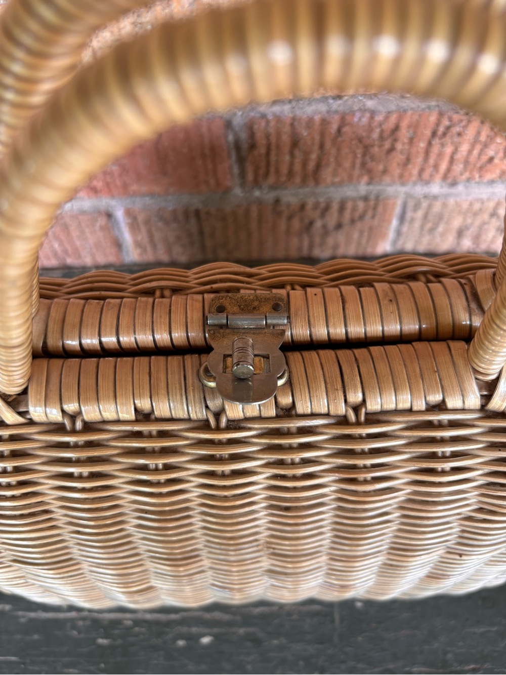 Vintage 1960s Wicker Purse Metal Clasp Structured Vinyl Lined Tan Retro - Picture 2 of 12